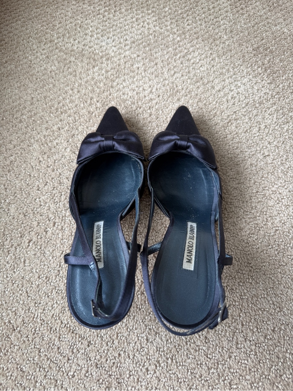 Manolo Blahnik Dark Navy Satin Pointed-Toe Slingback Pumps with Bow size 39.5 - Picture 8 of 10